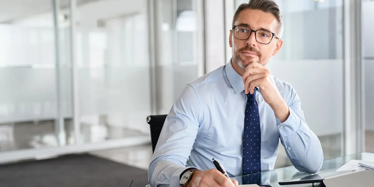 Consultant using AI to generate a professional proposal on laptop